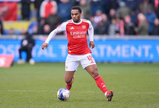 Jurrien Timber (7/10): Vào sân thay Salmon nhằm củng cố hàng phòng ngự theo ý đồ của Arteta.

Jaden Dixon (7/10): Ra mắt Arsenal sau chấn thương của Calafiori. Thi đấu rất chuyên nghiệp và đáng khen ngợi.

Bukayo Saka (6/10): Vào sân thay cho Dowman. Có một cú sút cận thành bị Roberts cản phá.