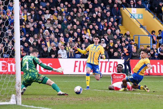 Bukayo Saka (6/10): Vào sân thay cho Dowman. Có một cú sút cận thành bị Roberts cản phá.
