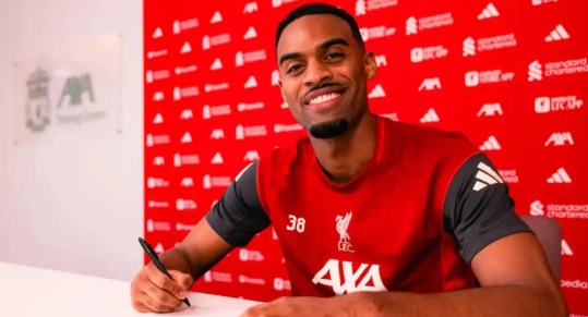 Ảnh bài viết CHÍNH THỨC: Gravenberch ký hợp đồng dài hạn mới với Liverpool