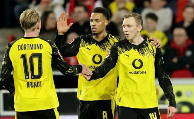 Dortmund gi&agrave;nh 3 điểm thuyết phục.