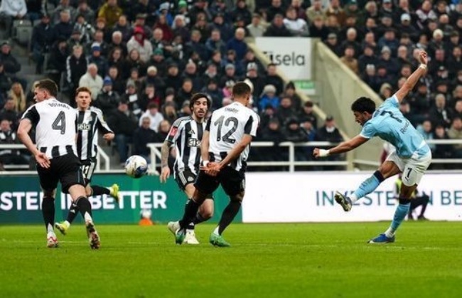 Ảnh bài viết 5 điểm nhấn Newcastle 1-3 Man City:  "Hung thần" Omar Marmoush; Đội hình B đẳng cấp