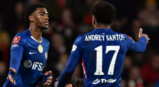 Josh Acheampong ghi b&agrave;n cho Chelsea.