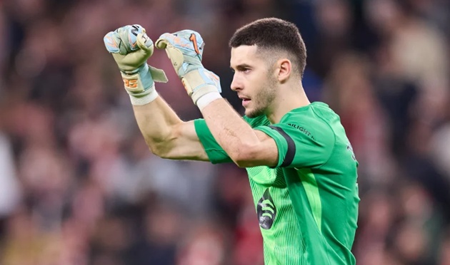 Ảnh bài viết Joan Garcia lu mờ Unai Simon tại San Mames