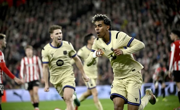 Lamine Yamal - 8.0: Trầm lặng trong phần lớn thời gian nhưng chỉ cần một khoảnh khắc để thay đổi cục diện. Pha dứt điểm đẳng cấp v&agrave;o g&oacute;c cao khung th&agrave;nh đ&atilde; định đoạt trận đấu, tiếp tục chứng minh sự thi&ecirc;n t&agrave;i của sao trẻ n&agrave;y.