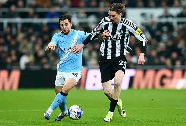 Gonzalez (8 điểm):&nbsp;&Aacute;p đảo ho&agrave;n to&agrave;n Tonali ở khu trung tuyến, b&oacute;p nghẹt Newcastle v&agrave; gi&uacute;p Man City gi&agrave;nh lại thế trận &aacute;p đảo.