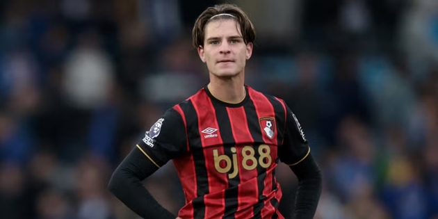 Ảnh bài viết Man Utd nhắm Alex Scott cho kế hoạch đại tu hàng tiền vệ