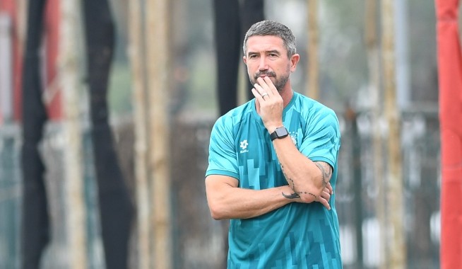 HLV Harry Kewell nguy cơ nhận thất bại thứ 2 liên tiếp cùng Hà Nội FC. Ảnh: Hà Nội FC.