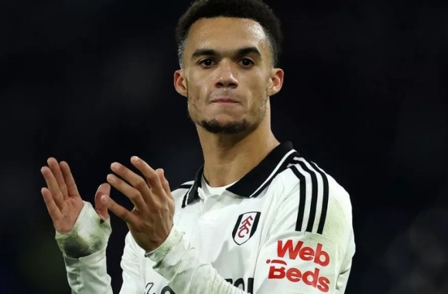 Antonee Robinson l&agrave; phương &aacute;n thay Luke Shaw của MU.