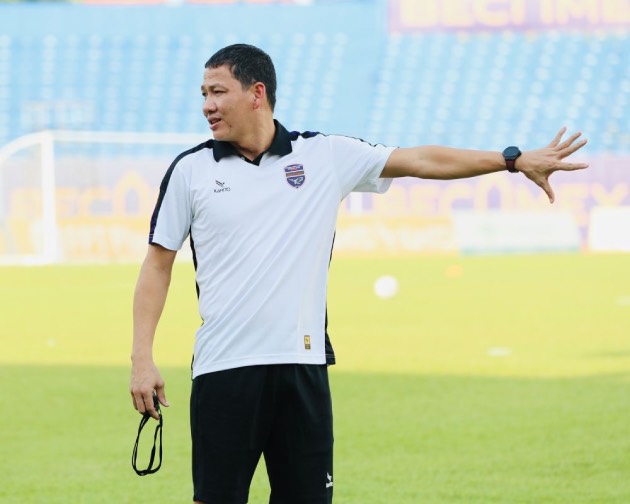 Anh Đức l&agrave; tượng đ&agrave;i ở B&igrave;nh Dương.