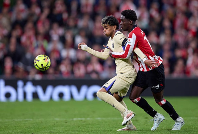 Ngôi sao trẻ của Barca đã vượt mặt tiền bối ở nhiều thống kê.