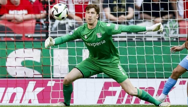 Robin Roefs lọt v&agrave;o tầm ngắm Chelsea.