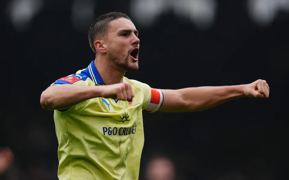  Southampton đ&atilde; mang mẫu &aacute;o huyền thoại.