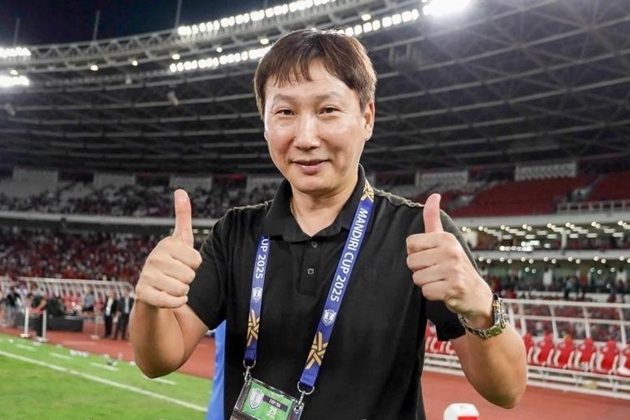 Tiếp nối HLV Park Hang-seo, HLV Kim Sang-sik l&agrave; nh&agrave; cầm qu&acirc;n th&agrave;nh c&ocirc;ng bậc nhất của b&oacute;ng đ&aacute; Việt Nam.