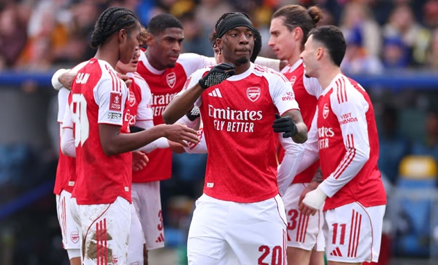 Arsenal kh&ocirc;ng nh&agrave;m ch&aacute;m như tất cả đang nhận định.