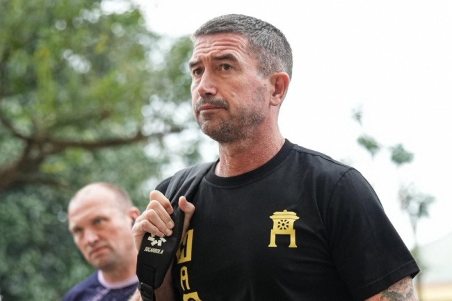 HLV Harry Kewell đ&aacute;nh gi&aacute; cao m&agrave;n thể hiện của Đỗ Ho&agrave;ng H&ecirc;n.