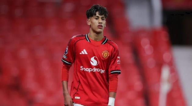 Ảnh bài viết Quá nhỏ tuổi, thần đồng Man Utd không được đôn lên đội U21