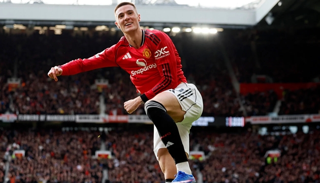 Benjamin Sesko từng bước chinh phục người h&acirc;m mộ Man United v&agrave; giải Ngoại hạng Anh bằng sự hiệu quả.