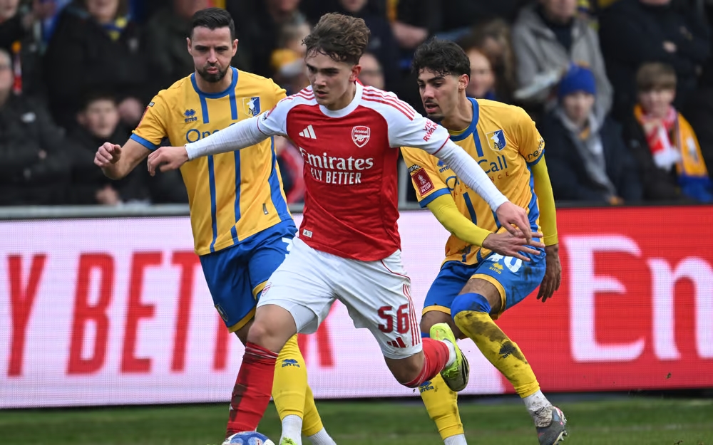 Max Dowman g&acirc;y ấn tượng ở trận gặp Mansfield Town.