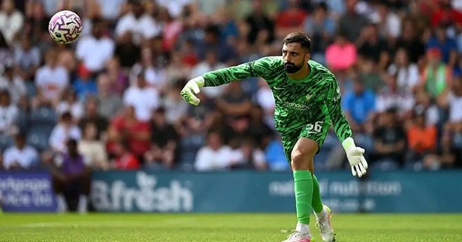 Mamardashvili sẵn s&agrave;ng ki&ecirc;n nhẫn ở Liverpool.