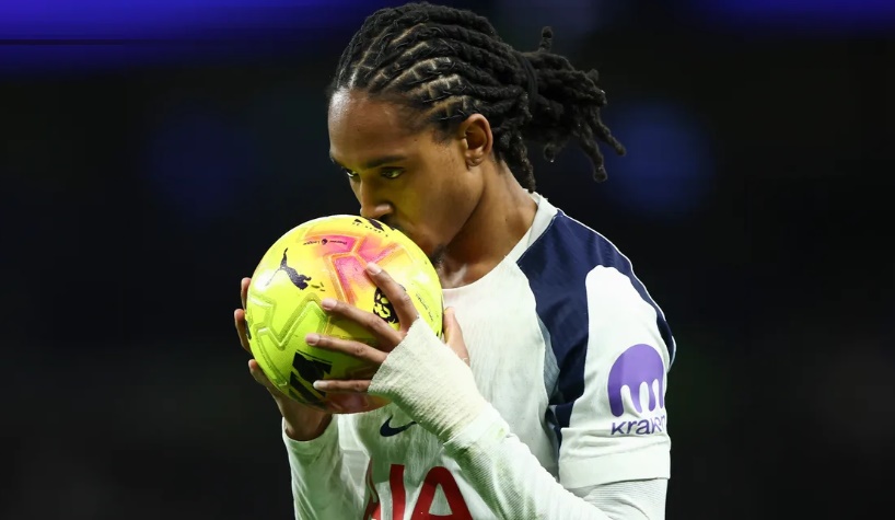 Ảnh bài viết Juventus nhắm Djed Spence của Tottenham, giá 30 triệu euro