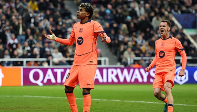 Yamal lạnh l&ugrave;ng cứu lại 1 điểm cho Barcelona.