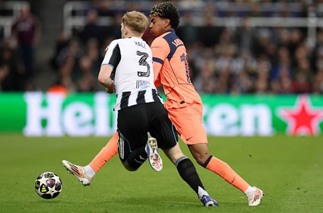 Hall - (6.9): M&agrave;n tr&igrave;nh diễn ấn tượng, kỹ thuật tốt, điềm tĩnh v&agrave; ph&ograve;ng ngự xuất sắc trước Lamine Yamal.