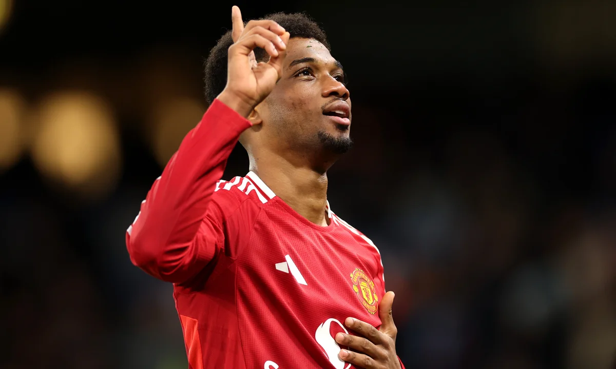 M.U cần k&eacute;o gi&atilde;n h&agrave;ng thủ đối phương.