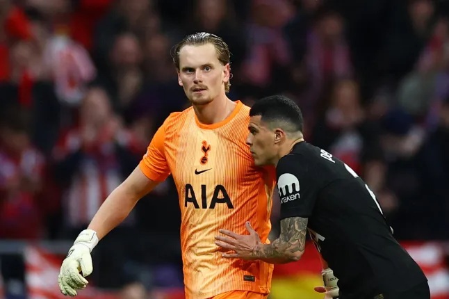 Ảnh bài viết Pedro Porro an ủi thủ môn Tottenham sau thảm họa phút 17