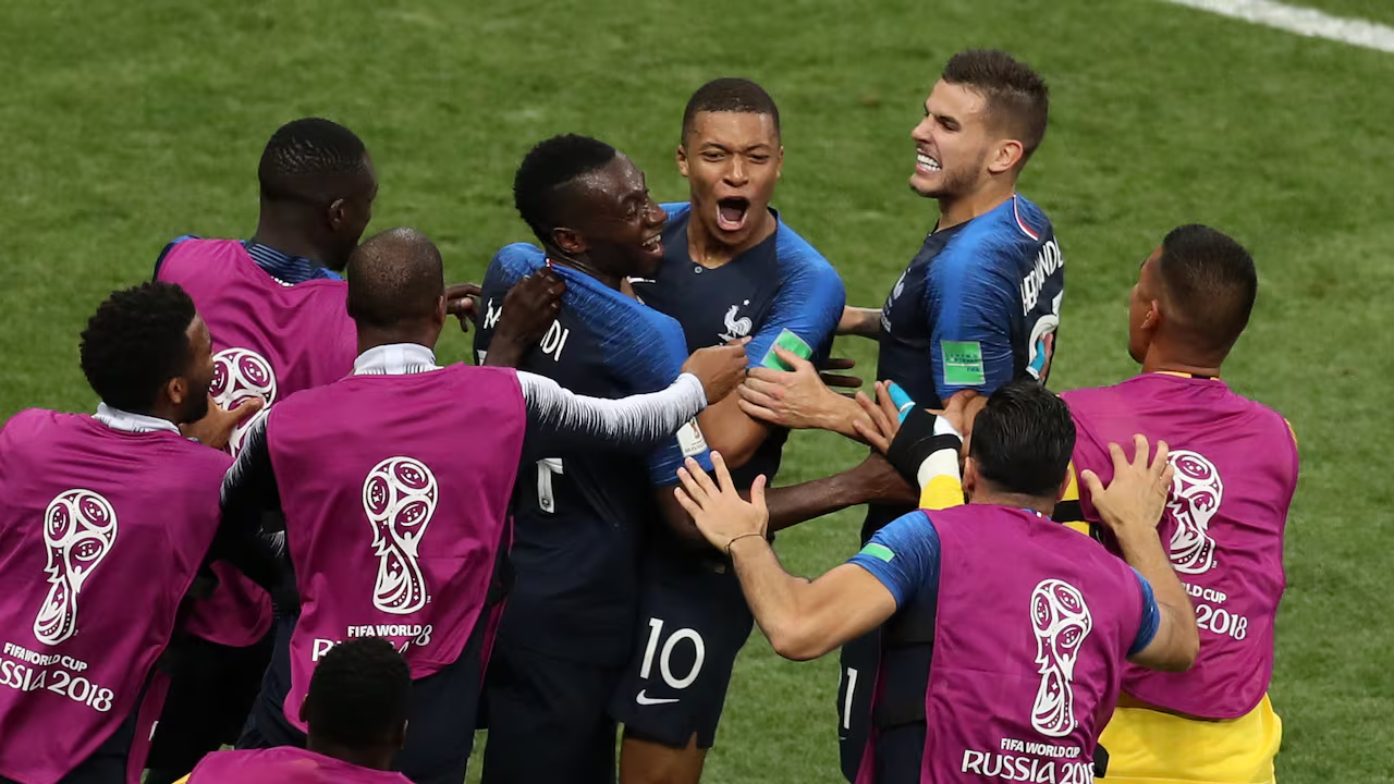 Pele gọi Mbappe l&agrave; hiện tượng.
