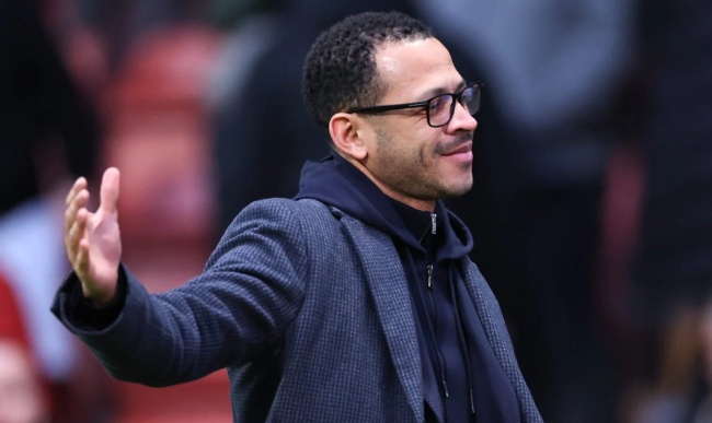 Ảnh bài viết Liam Rosenior sẽ dùng "bài tủ" 3 trung vệ để đấu PSG?