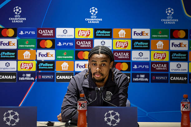 Barcola hướng đến chiến thắng nhưng kh&ocirc;ng mang t&acirc;m l&yacute; phục th&ugrave;.