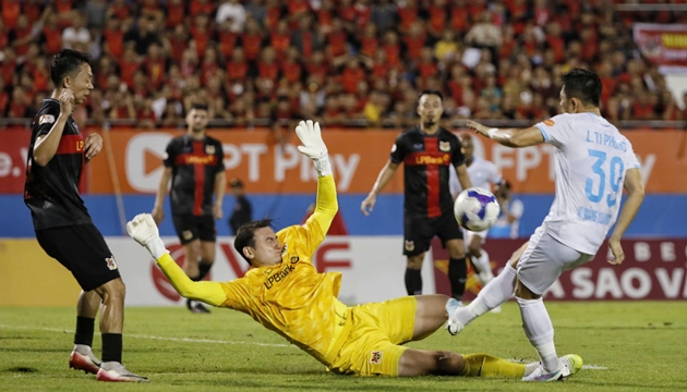 Ảnh bài viết HLV Kim Sang-sik đang xây "tháp canh" khổng lồ cho tuyển Việt Nam