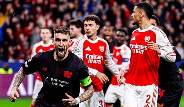 Nỗ lực của đội chủ nh&agrave; su&yacute;t ch&uacute;t nữa khiến Arsenal &ocirc;m hận.