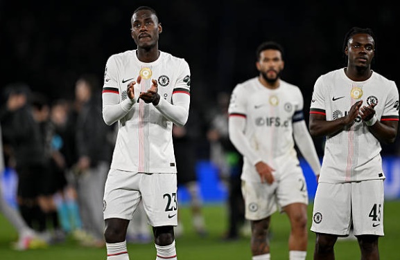 Một ng&agrave;y thi đấu đ&aacute;ng qu&ecirc;n của hệ thống ph&ograve;ng ngự Chelsea.