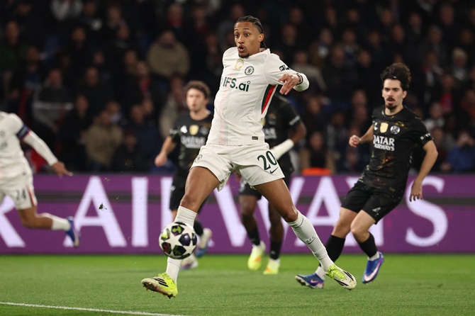 Joao Pedro (6): Thi đấu kh&ocirc;ng biết mệt mỏi tr&ecirc;n h&agrave;ng c&ocirc;ng trong nỗ lực l&agrave;m tường v&agrave; giữ b&oacute;ng, nhưng phần lớn thời gian đều rơi v&agrave;o thế bị đối phương &aacute;p đảo qu&acirc;n số.