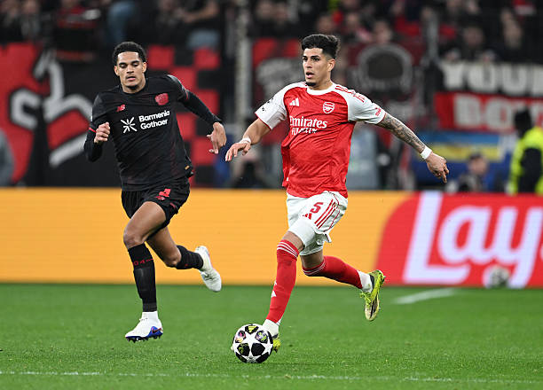 Piero Hincapie - 6.7 điểm: Đảm nhận vai tr&ograve; b&oacute; v&agrave;o trung lộ khi đối đầu với đội b&oacute;ng chủ quản, anh đ&atilde; kiểm so&aacute;t tốt kh&aacute; kh&ocirc;ng gian. Nỗ lực duy tr&igrave; nhịp độ tấn c&ocirc;ng v&agrave; buộc thủ th&agrave;nh Blaswich phải trổ t&agrave;i cứu thua với một pha dứt điểm hiểm h&oacute;c.