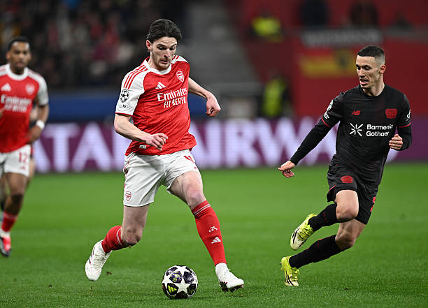 Declan Rice - 6.7 điểm: C&oacute; một pha can thiệp mang t&iacute;nh sống c&ograve;n để ngăn chặn t&igrave;nh huống bứt tốc của Kofane. Đảm đương tốt vai tr&ograve; đ&aacute;nh chặn ở tuyến giữa, t&iacute;ch cực đẩy cao nhịp độ trong khu vực 1/3 cuối s&acirc;n v&agrave; tiếp tục thể hiện sự nguy hiểm trong c&aacute;c t&igrave;nh huống cố định.