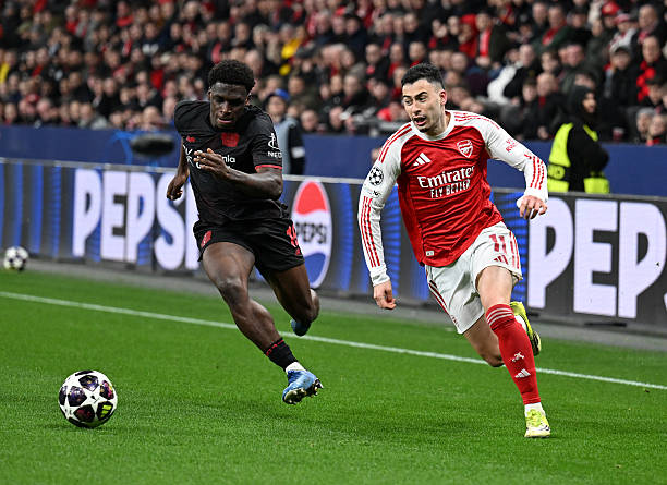 Gabriel Martinelli - 6.5 điểm: K&eacute;m may mắn khi c&uacute; s&uacute;t sấm s&eacute;t kh&ocirc;ng thể đ&aacute;nh bại x&agrave; ngang. C&oacute; một đường chuyền xuất sắc tạo cơ hội ngon ăn cho Timber, nhưng đ&ocirc;i l&uacute;c nhịp xử l&yacute; cuối vẫn c&ograve;n rườm r&agrave;. 