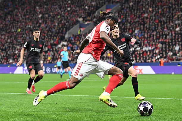 Noni Madueke (V&agrave;o thay Saka) - 6.4 điểm: Mang đến sự b&ugrave;ng nổ v&agrave; mối đe dọa lớn hơn hẳn, trở th&agrave;nh nh&acirc;n tố tạo ra sự kh&aacute;c biệt. Pha đi b&oacute;ng xộc thẳng v&agrave;o v&ograve;ng cấm mang về quả phạt đền đ&atilde; cứu v&atilde;n một trận thua cho Ph&aacute;o thủ.