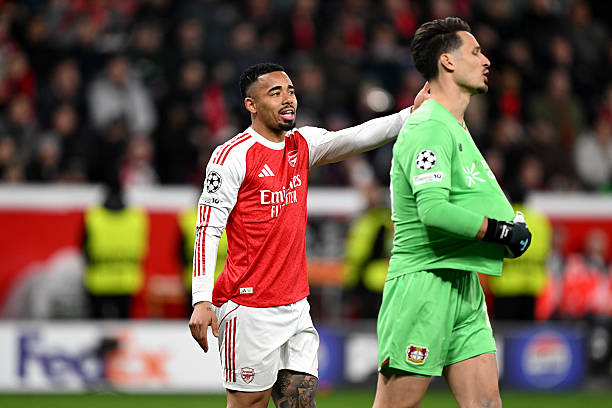 Gabriel Jesus (V&agrave;o thay Eze) - 5.0 điểm: May mắn khi trọng t&agrave;i cắt c&ograve;i thổi phạt ở những gi&acirc;y cuối c&ugrave;ng, qua đ&oacute; che lấp đi t&igrave;nh huống bỏ lỡ cơ hội mười mươi của Jesus từ một quả phạt g&oacute;c.