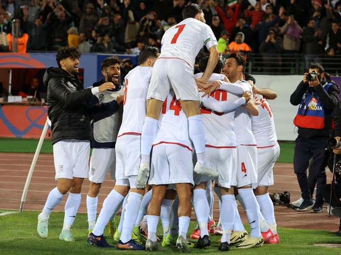 Iran đ&atilde; gi&agrave;nh v&eacute; dự World Cup với ng&ocirc;i đầu bảng.