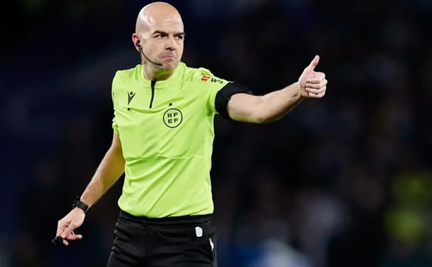 Pavel l&agrave; trọng t&agrave;i uy t&iacute;n ở ch&acirc;u &Acirc;u.