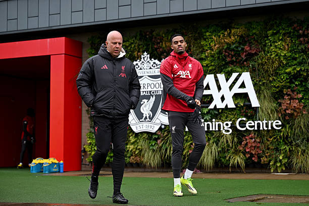 Ảnh bài viết Liverpool coi chừng mắc sai lầm lớn nếu nghe theo Slot