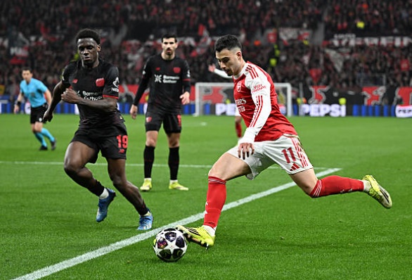 Arsenal gặp khó trước đội xếp thứ 6 Bundesliga.