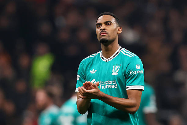 Gravenberch kh&ocirc;ng phải l&agrave; một tiền vệ ph&ograve;ng ngự thực thụ.