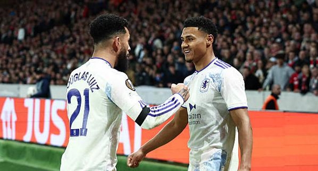 Ollie Watkins gi&uacute;p Aston Villa đ&aacute;nh bại Lille.