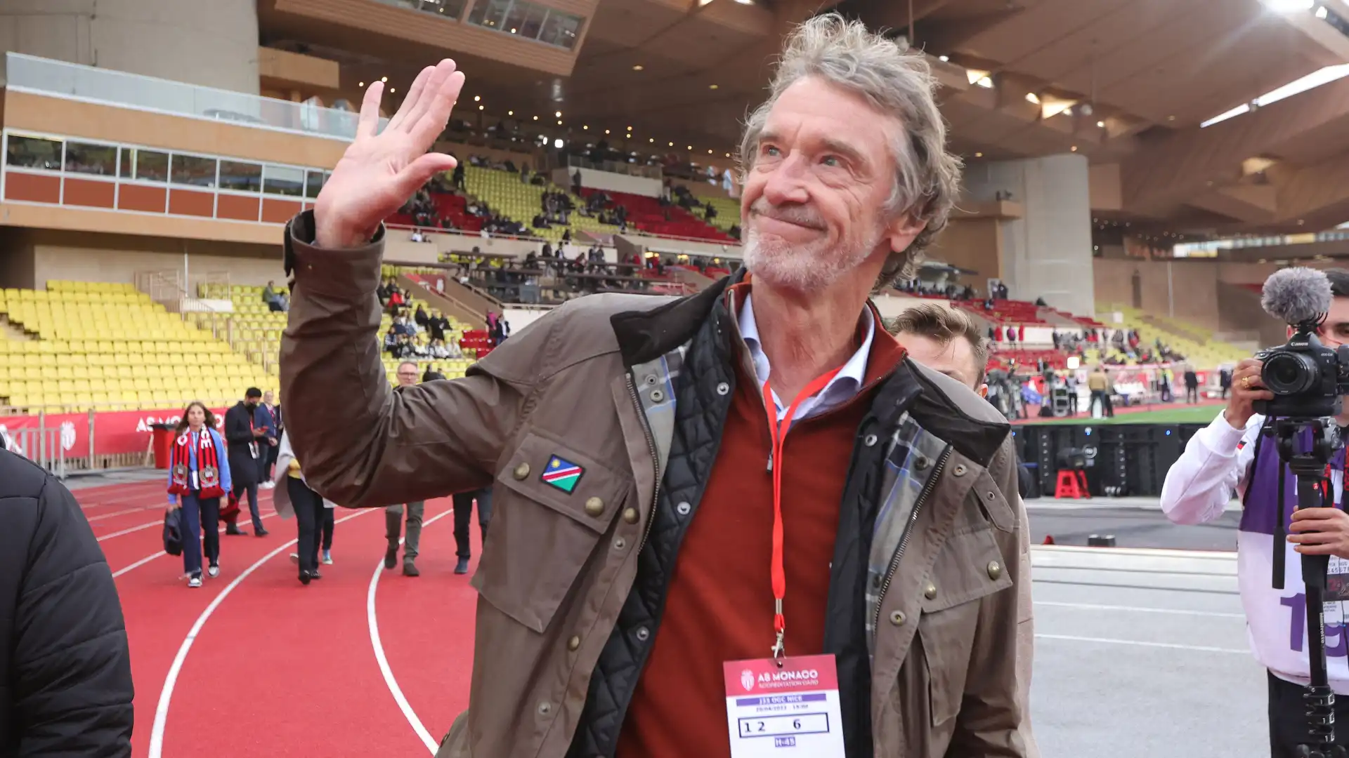 Chi ti&ecirc;u chuyển nhượng khiến t&agrave;i ch&iacute;nh căng thẳng.