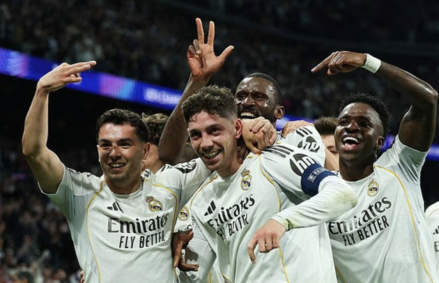 Valverde c&oacute; một trận đấu để đời.