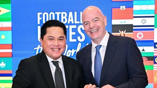 Chủ tịch LĐBĐ Indonesia v&agrave; Chủ tịch FIFA được cho l&agrave; c&oacute; mối quan hệ th&acirc;n thiết. 