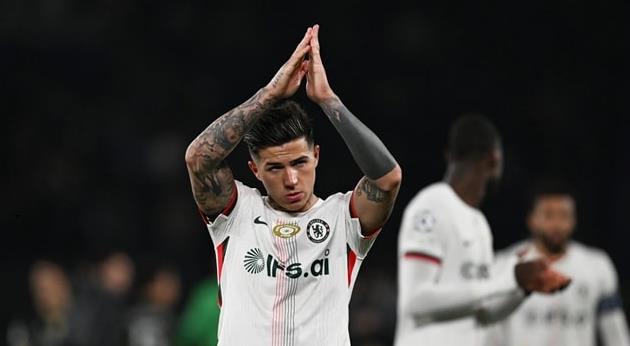 Roy Keane kh&ocirc;ng đặt nhiều niềm tin v&agrave;o Chelsea.